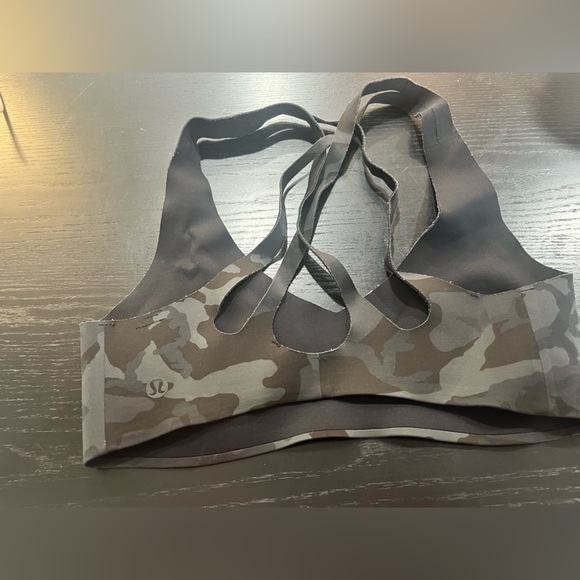 Lululemon Seamless Raw Edge Sports Bra in Deep Coal Camo (SIZE 2) - Picture 3 of 6
